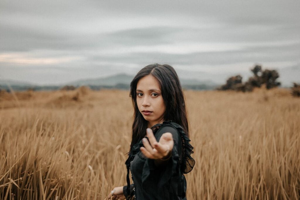 Sfaturi Utile Ce inseamna cand visezi o persoana moarta care te cheama