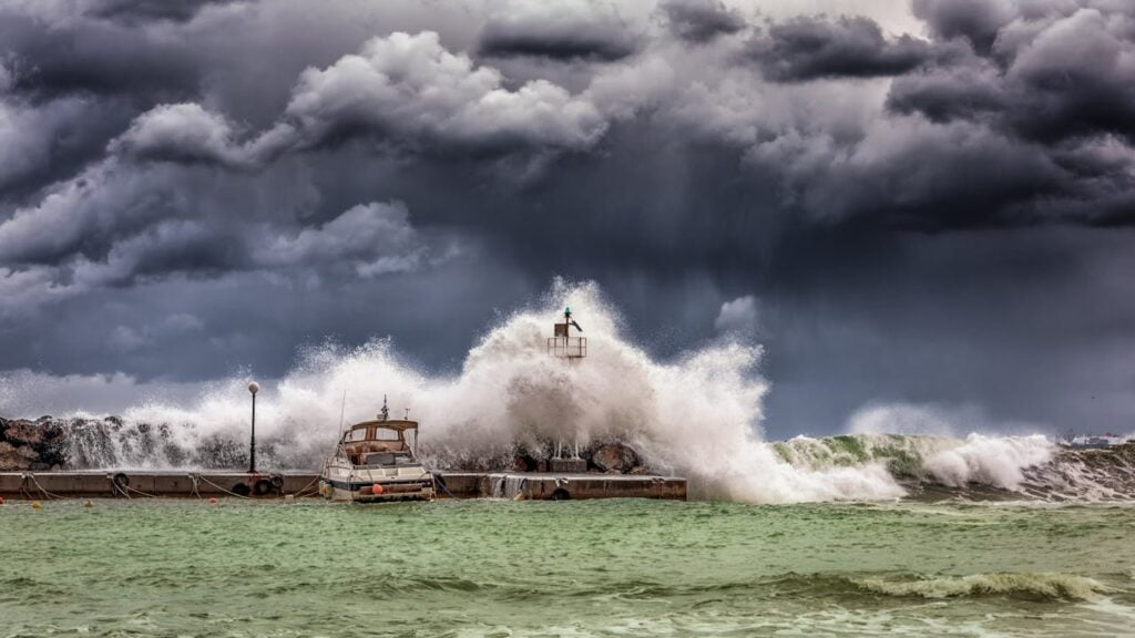 Sfaturi Utile Ce inseamna cand visezi tsunami