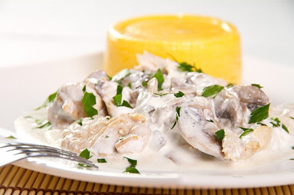 Sfaturi Utile ciulama de pui cu usturoi